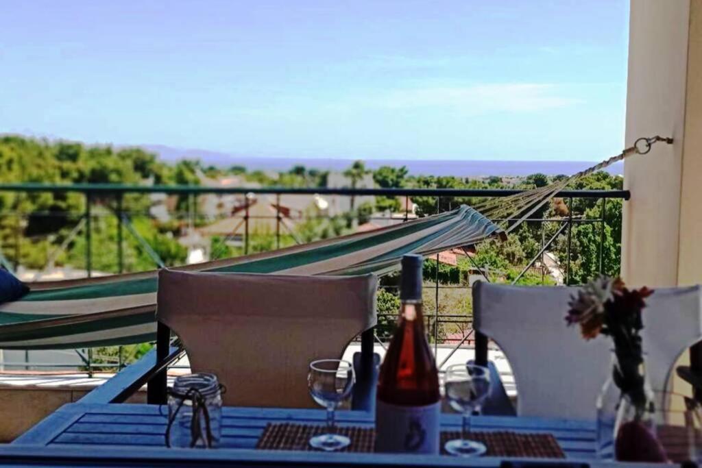 Artemis Penthouse 10 Minute From National Airport Villa Exterior photo